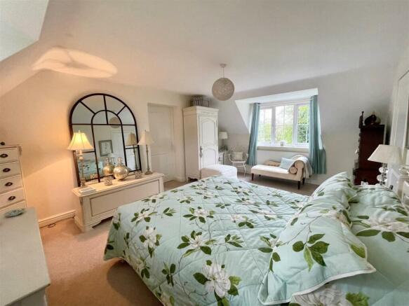 BEDROOM 1.jpg