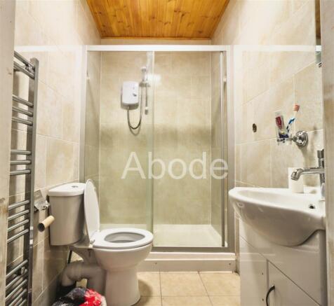 8 bed House to rent Image 12