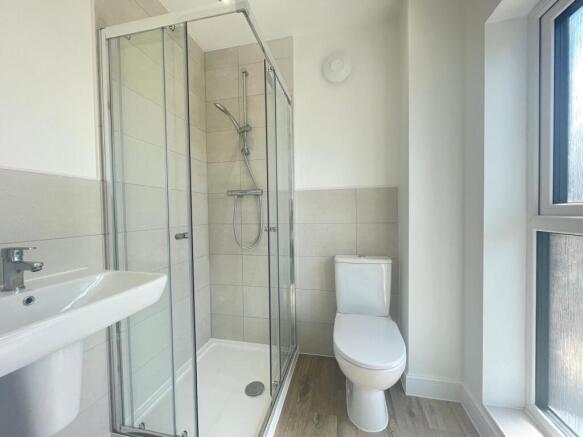 3 bed Semi-Detached to rent Image 5