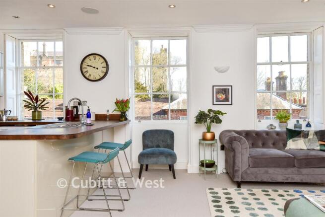 Kitchen/ Living Room