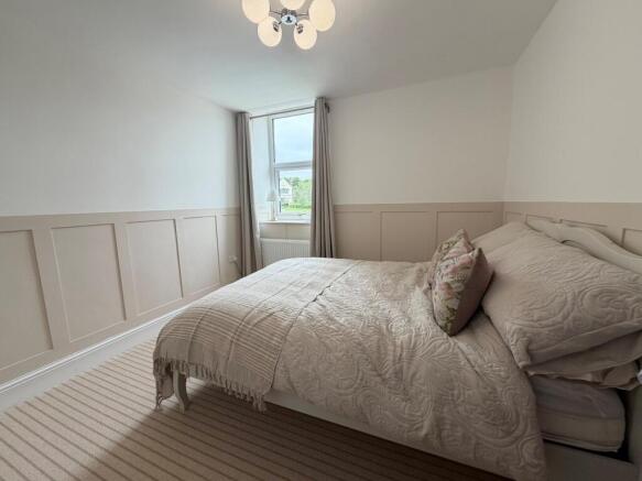 4 bed Semi-Detached to rent Image 12