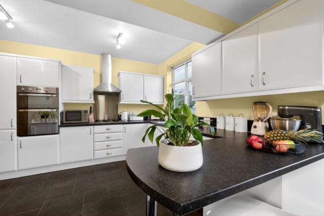 4 bed Semi-Detached for sale Image 10