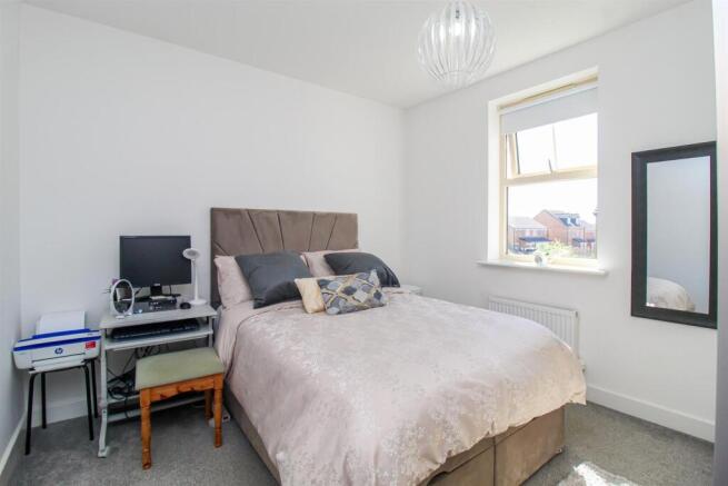 4 bed Detached for sale Image 11