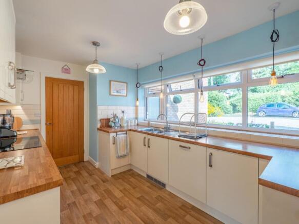 KITCHEN 2.jpg