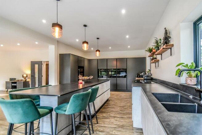 Kitchen 5 (use).jpg
