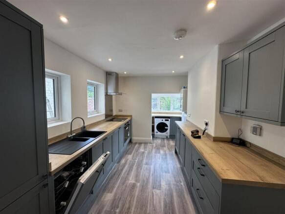 43 LS Kitchen.jpg