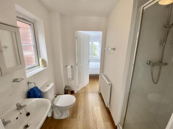 Jack and Jill En Suite