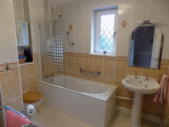 1st Floor Bathroom