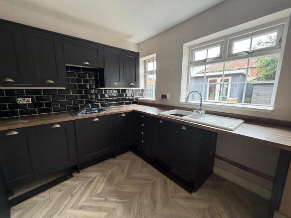 3 bed Semi-Detached for sale Image 4