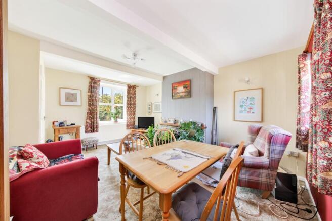 OPEN-PLAN LIVING DINING ROOM
