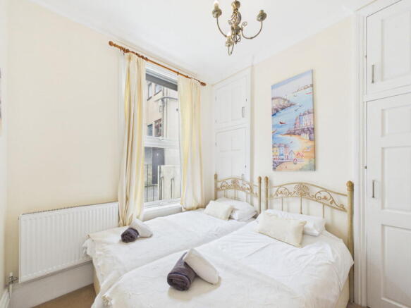 2 bed Ground Flat for sale Image 4
