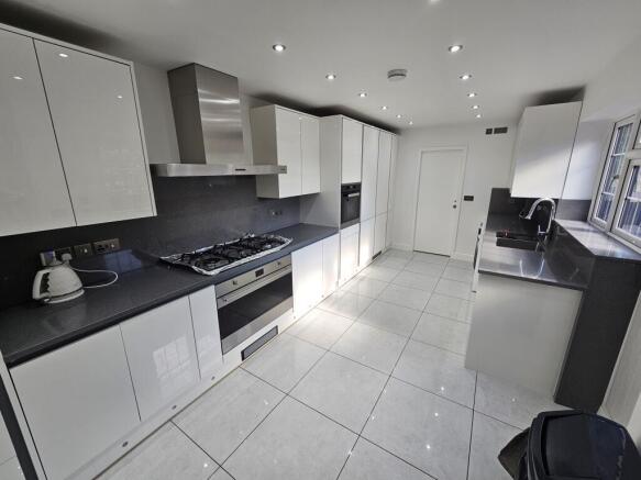 Kitchen 1.jpeg