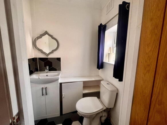 3 bed Semi-Detached to rent Image 12