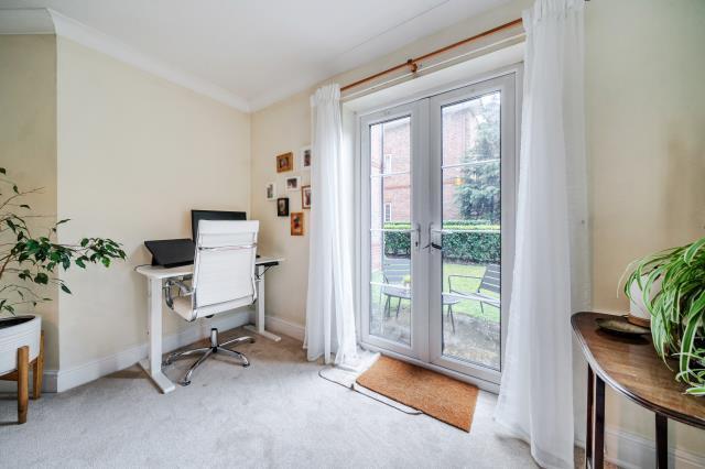 Eastcote Place, Ascot photo 4