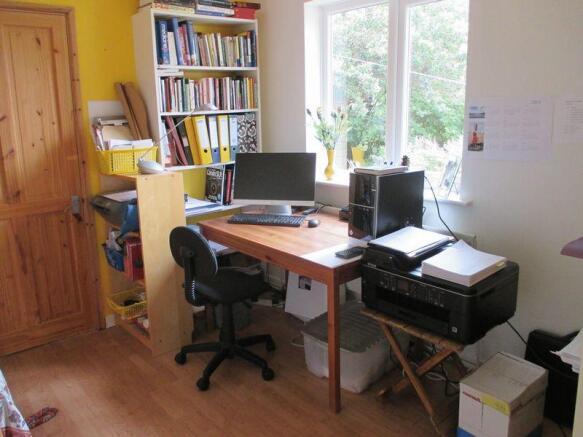 Bedroom / Study