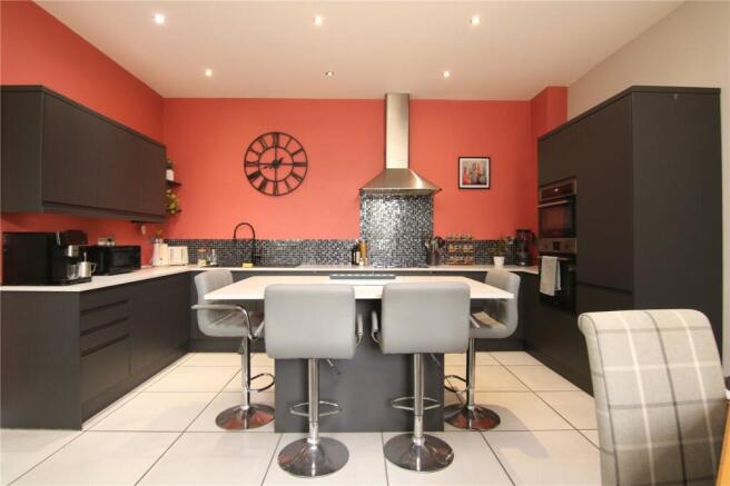3 bed Flat for sale Image 4