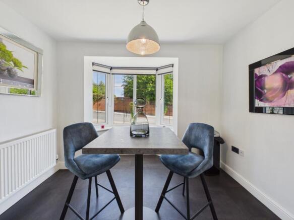 5 bed Detached for sale Image 9