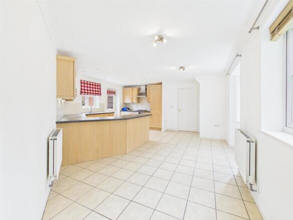 Kitchen / Dining area