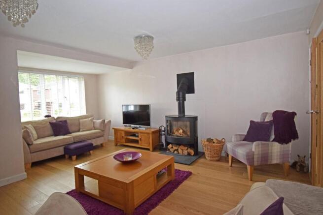 39 Pine Grove, lounge 2.jpg