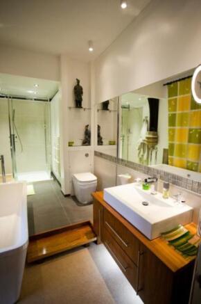 En-Suite Bathroom