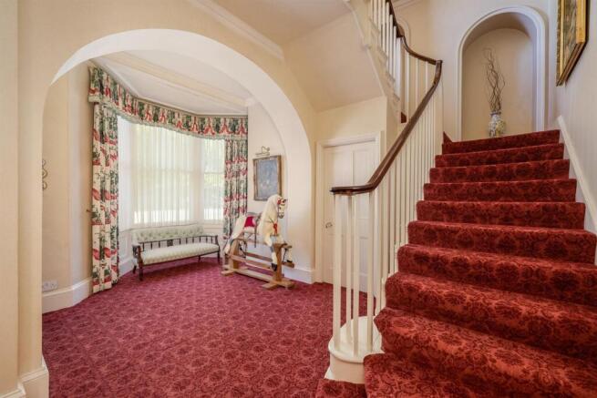 6 bed House for sale Image 11