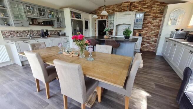 Greensward Lane (Kitchen pic 1).jpg