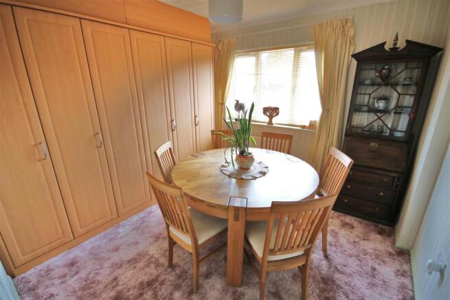 Bedroom 2/Dining Room