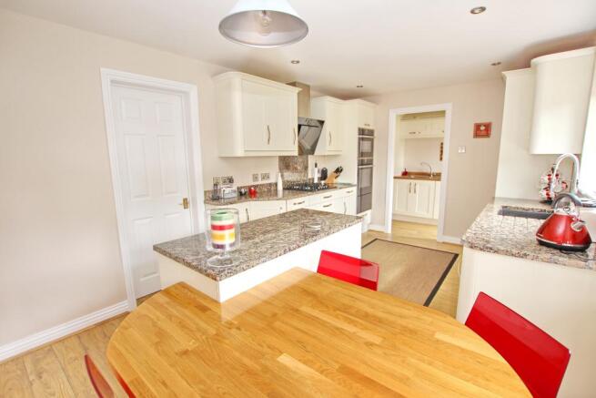 KITCHEN BREAKFAST ROOM