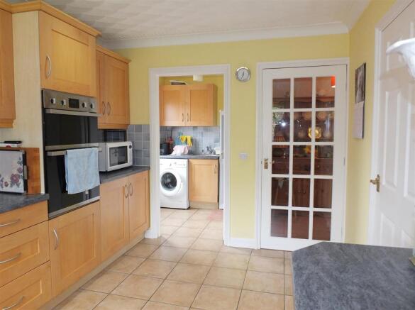 Kitchen 1.jpg