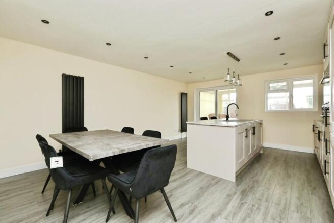 4 bed Detached for sale Image 5