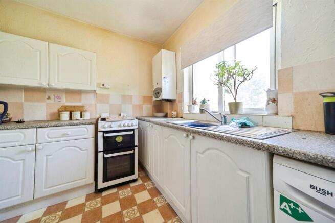 2 bed Flat for sale Image 2