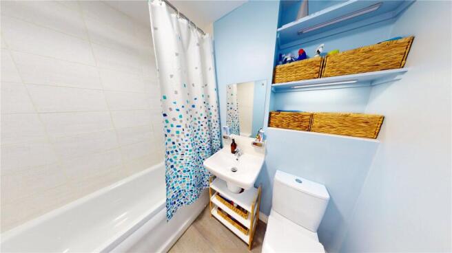 4 bed Detached for sale Image 11
