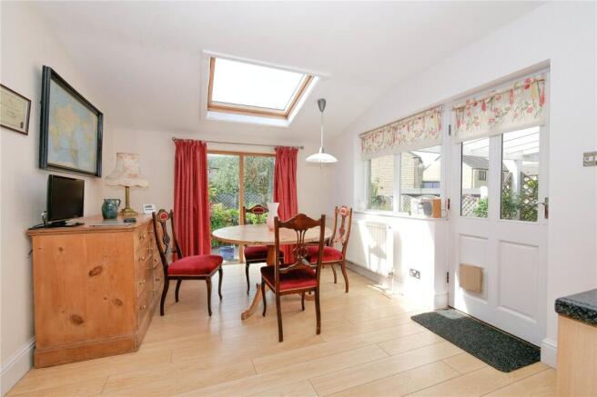 4 bed Semi-Detached for sale Image 6