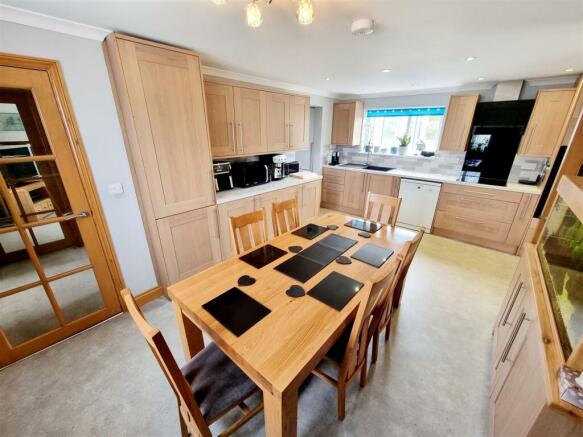 Kitchen & Dining Room