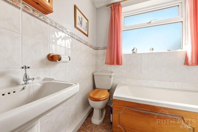 3 bed Terraced for sale Image 9
