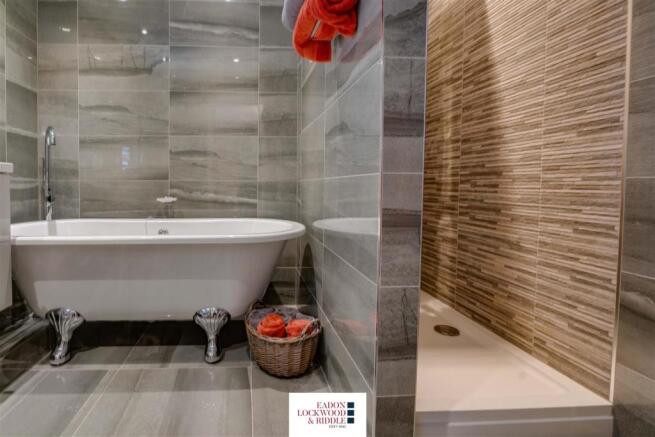 Master Bedroom Ensuite 1.jpg