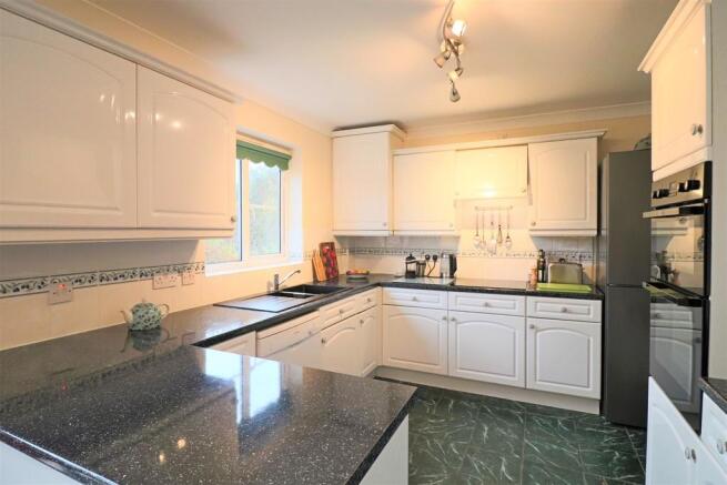 Kitchen/Breakfast...