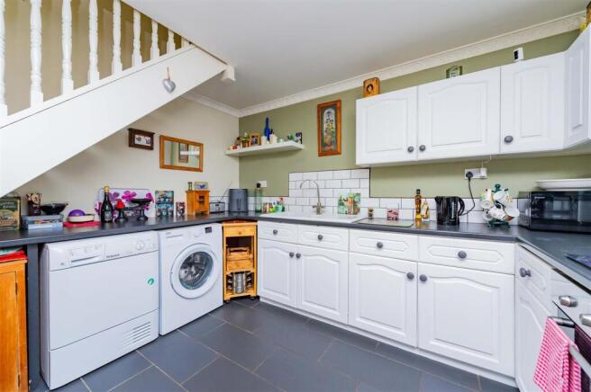 Kitchen/ Dining Room