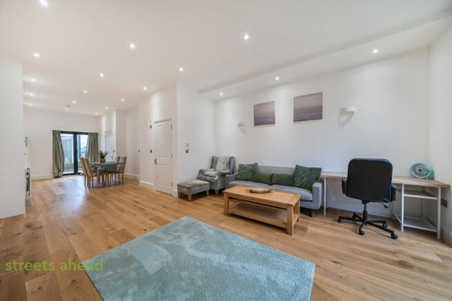 ee32d63c-4899-484...