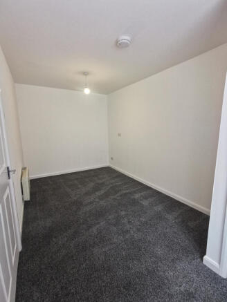 2 bed Flat to rent Image 12