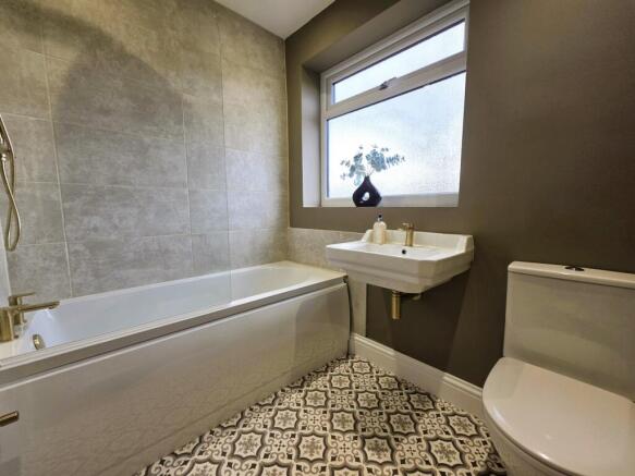2 bed Bungalow for sale Image 11
