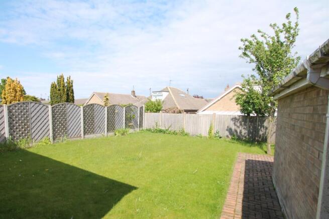 3 bed Semi-Detached Bungalow to rent Image 12