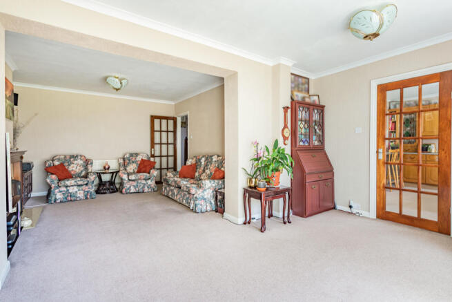 SPACIOUS LIVING-ROOM