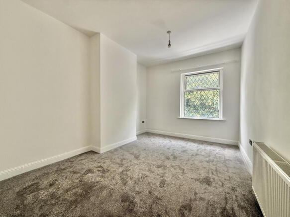 3 bed Terraced to rent Image 6