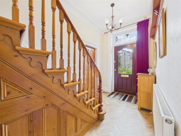 5 bed Semi-Detached for sale Image 4