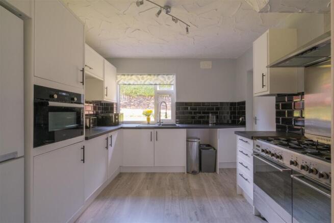 3 bed Semi-Detached for sale Image 7