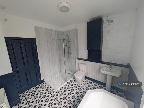 2 bed Terraced to rent Image 6