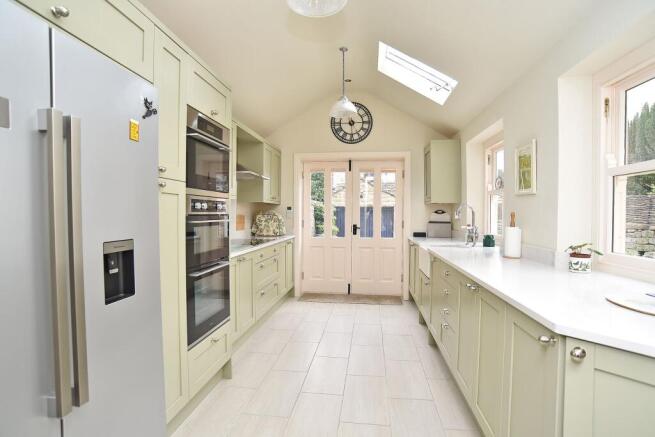 4 bed Semi-Detached for sale Image 4