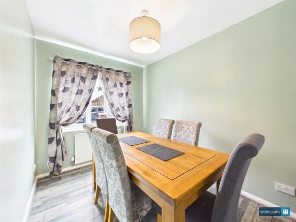 4 bed Semi-Detached for sale Image 9