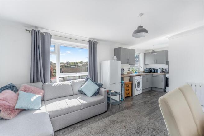 10 Leighsanee Court, Banbury-8.jpg